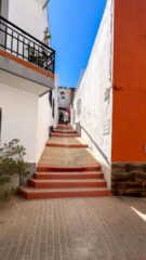 Escalera hacia el famoso Arco de Instinción