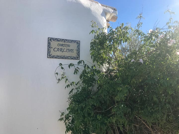 Cortijo Carline fachada en la sombra