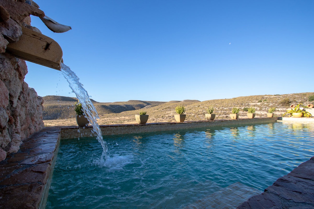Pool des Luxus Cortijo im Naturpark