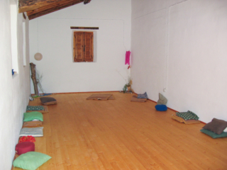 SALTADOR small Yoga Studio